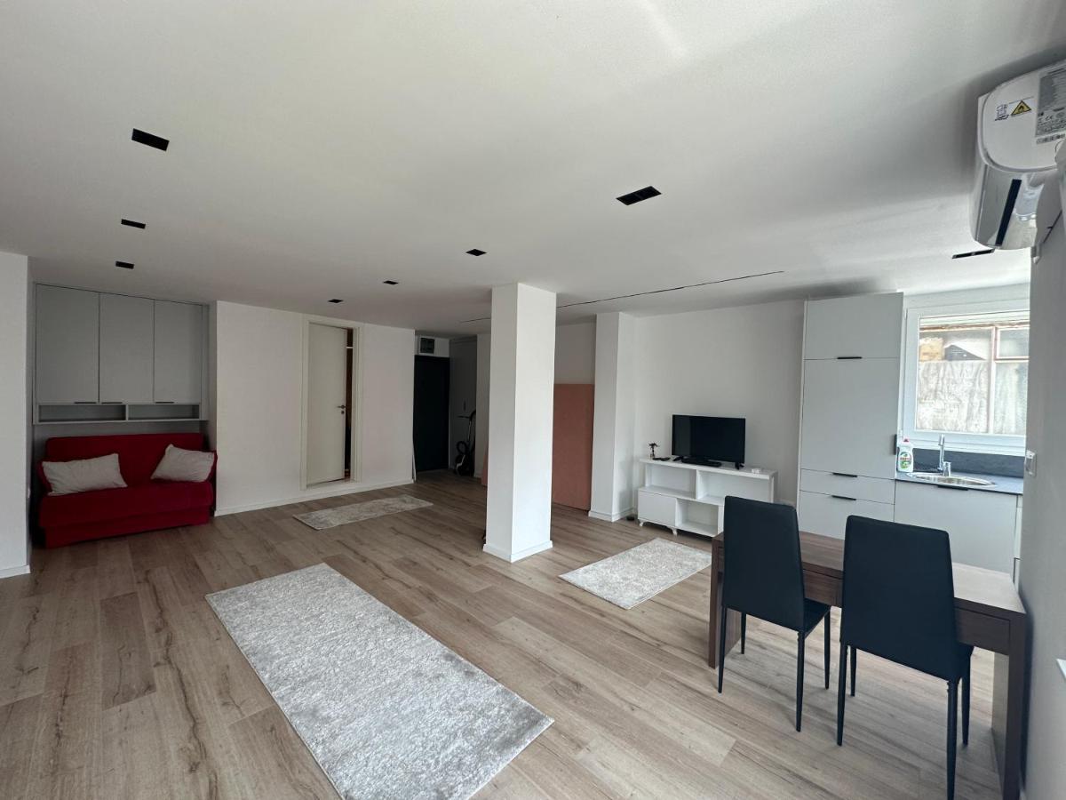 Studio Y Gjakova Екстер'єр фото